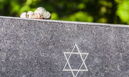 Jewish Funeral Service Traditions and Etiquette