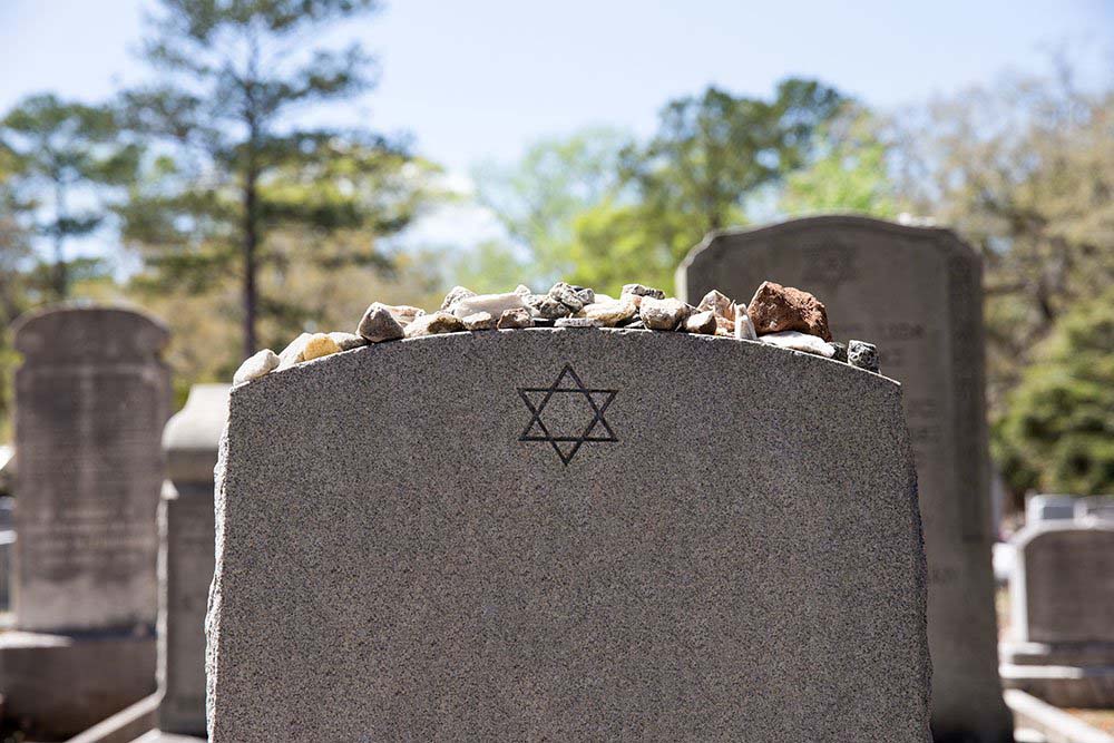 What to Expect When Attending a Jewish Funeral